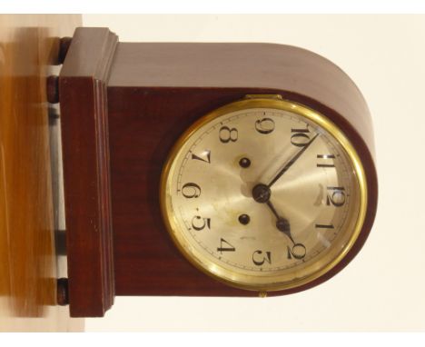 Early 20th Century mahogany cased arch top mantel clock with silvered dial, H30cm    Condition Report & Further Details   Cli