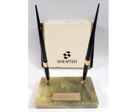 A vintage Scheaffer onyx fountain pen stand, monogrammed DWO, 17cm wide
