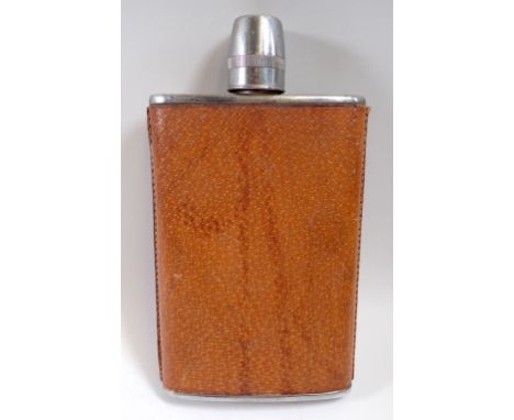 A leather clad vintage spirit flask, 17cm