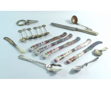 Assorted silver plated cutlery including five porcelain handled knives and a set of six Chinese teaspoons 