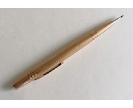 A Life-Long gold-cased pencil with engine turned design, 13 cm, 20.8g, nib good, slight dent to top 
