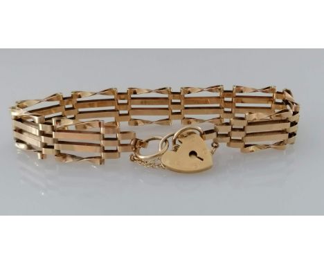 A 9ct yellow gold gate-link bracelet with padlock clasp, hallmarked, 10g