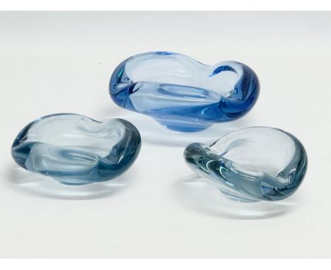 3 Danish Mid Century ‘Akva’ glass bowls designed by Per Lütken for Holmegaard. 1950’s. Largest 16x16x6cm 