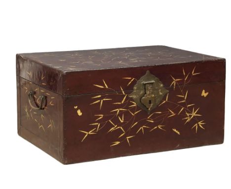 A vintage Japanese hand painted lacquered trunk. 77cmx55cmx38cm. 