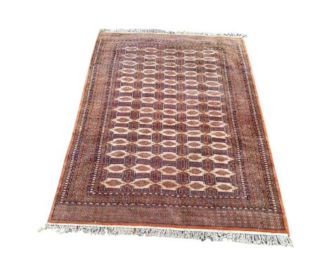 A large good quality vintage Turkish hand knotted rug. 190x294cm 