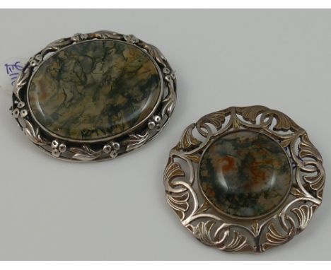 A selection of moss agate jewellery comprised of two brooches, a pair of cuff-links, four rings and a pair of earrings, most 