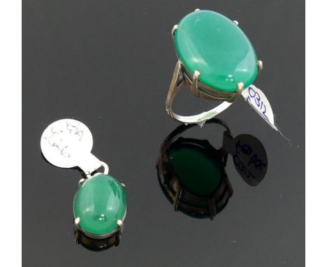 A selection of green agate jewellery comprised of a large oval brooch, 4.5cm wide, a smaller brooch, a bracelet, two pendants