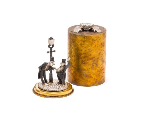 A SILVER-GILT CHRISTMAS BOX, STUART DEVLIN, LONDON, 1972  the textured cylinder topped by a silver and oxidised silver holly 