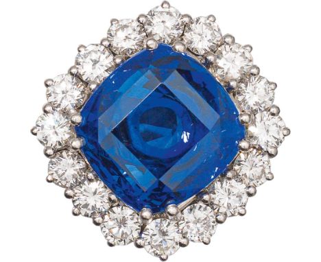 Saphir-Ring mit DiamantenWeißgold, 1 Saphir im flachen Schliff mit ca. 12 Karat, keine therm. Behandlung, 10 Diamanten im Bri