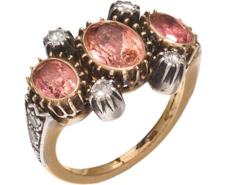 Topaz-RingSilber auf Gold, rosa Edeltopaze im Ovalschliff, foliiert, von A. Marx &amp; Co, LondonDm. 1,5 cm