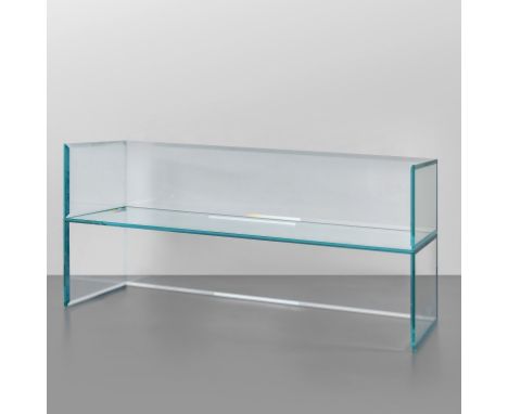 TOKUJIN YOSHIOKAUn divano 'Prism' per GLAS ITALIA  2005. Cristallo. Altezza cm 70  larghezza 150  profondità 57. A 'Prism' so