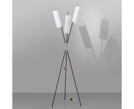 UNA LAMPADA DA TERRA  anni '50. Tubo di ferro verniciato  ottone  vetro opalino satinato. Altezza cm 182. A FLOOR LAMP  1950'