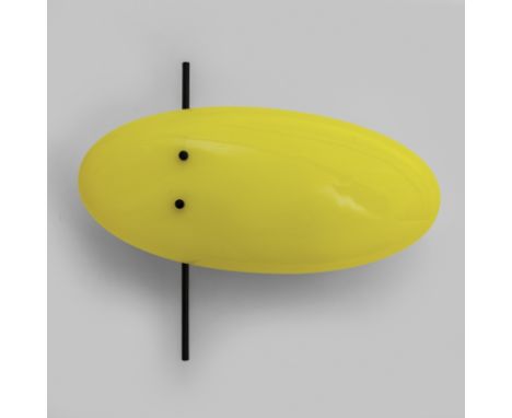 ANGELO LELIIUna lampada da parete mod. '12643'  circa 1957. Ottone  ottone verniciato  perspex. Altezza cm 40  larghezza 33  