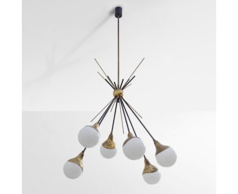 UNA LAMPADA A SOSPENSIONE  anni '50. Acciaio tubolare verniciato  ottone  vetro opalino satinato. Altezza cm 105  diametro cm