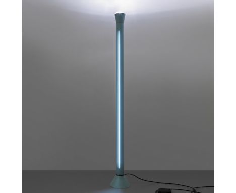 UNA LAMPADA DA TERRA  anni '80. Alluminio verniciato. Altezza cm 182. A FLOOR LAMP  1980's. Varnished aluminum. Height 71.6 i