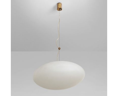 STILNOVO Una lampada a sospensione mod. '1187'  anni '60. Ottone  vetro 'Triplex Opal' satinato. Etichetta originale Stilnovo