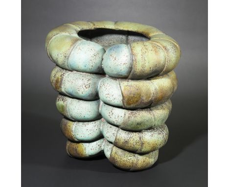 Beate Kuhn, Helle Berührung/ skulpturale Gefäßform, 2001Beate Kuhn2001Helle Berührung/ Skulpturale Gefäßform. 2001. Steinzeug