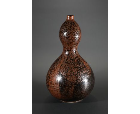Horst Kerstan, Große Kalebassenvase mit Oilspot GlasurHorst KerstanGroße Kalebassenvase. Steinzeug, braun schwarz gesprenkelt
