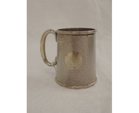 A silver tankard having engine turned decoration, reed and cross moulded rim and plain cartouche, Sheffield 1922, Walker & Ha