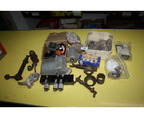 Various old car related items including a Bosch wiper motor, reflectors, side light prism, a quantity of unused hood/tonneau 