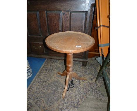 A light Oak circular pedestal table having a turned pillar and three splay feet, 16 3/4" diameter x 22 3/8" high approx.