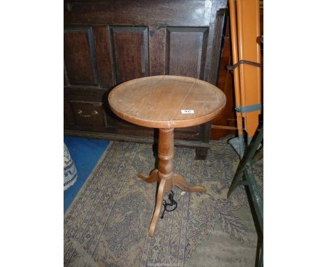 A light Oak circular pedestal table having a turned pillar and three splay feet, 16 3/4" diameter x 22 3/8" high approx.