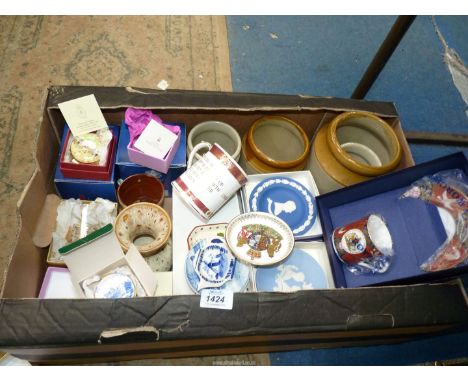 A quantity of miscellaneous china to include;  Wedgwood Jasperware commemorative dishes, trinket pots (boxed), Spode commemor