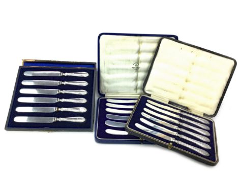 CASED SET OF SIX SILVER MOUNTED TEA KNIVES, maker R. F. Mosley &amp; Co., Sheffield 1914, the handles embossed with styles fl