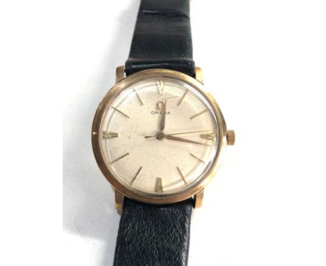 9ct gold gents omega wristwatch cal 520 manual wind working order case measures approx 33.5mm dia omega buckle leather strap 