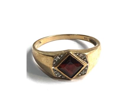 9ct gold garnet &amp; diamond dress ring (3.1g) 