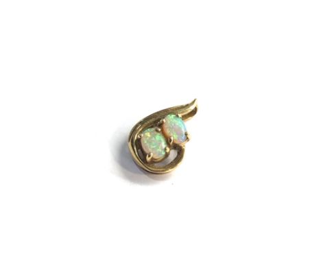 9ct gold opal pendant 