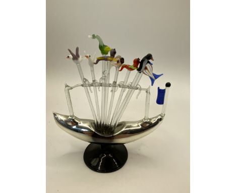 A glass boat with 8 glass cocktail sticks &amp; a large lot of glass blown animals


     
    
        
            Glass Bo