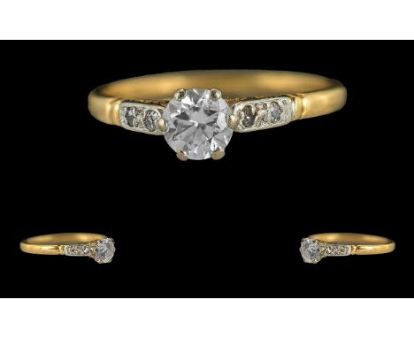 Ladies 18ct Gold Diamond Set Ring, Marked 18ct to Shank. The Central Facet Diamond of Good Colour / Clarity, Est Diamond Weig