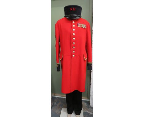 Royal Hospital Chelsea Pensioner's Uniform scarlet, single breasted, long coat. &nbsp;Low black collar. &nbsp;Black cuffs wit