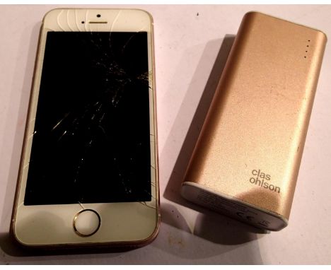 Rose gold iPhone SE in need of new screen with Clahs Olsen portable charger. P&amp;P Group 1 (£14+VAT for the first lot and £