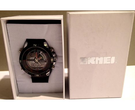 Weide; gents chronometer 30M water resistant wristwatch with black bezel and rubber strap, working at lotting. P&amp;P Group 