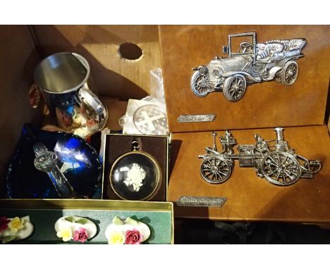 Large quantity of mixed collectables to include ceramic place cards. Not available for in-house P&amp;P, contact Paul O'Hea a