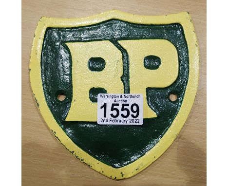Cast Iron BP shield wall plaque, L: 14 cm. P&amp;P Group 2 (£18+VAT for the first lot and £3+VAT for subsequent lots) 