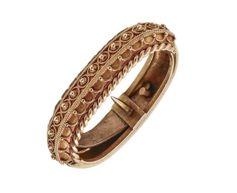 A Victorian gold scarf clip, 30mm w, marked 15ct, 5.3g  Good condition