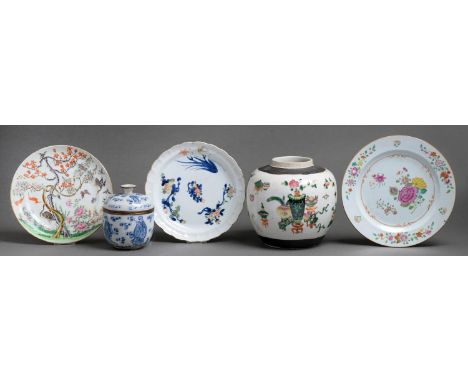 A group of Chinese porcelain, 18th/19th c, to include a Chinese crackle glazed blue and white porcelain pot and cover, with b