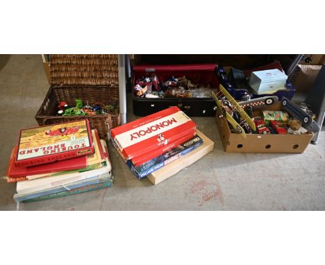 Miscellaneous vintage toys and games, including Monopoly, mahjong, carpet croquet, Franklin Mint and other model cards, etc  