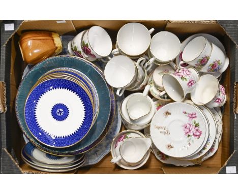 Miscellaneous ceramics and glassware, late 20th c, including Lilliput Lane cottages, Imari plate, cut glass decanter and bowe