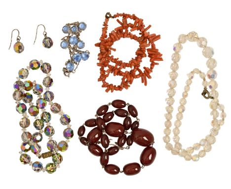 A necklace of faturan beads, 22.8g, a coral necklace and two others (4)  Good condition