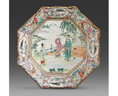 A Chinese export famille rose octagonal dish, early 20th c, enamelled with three figures unfurling a scroll, 37.5cm diam, ove
