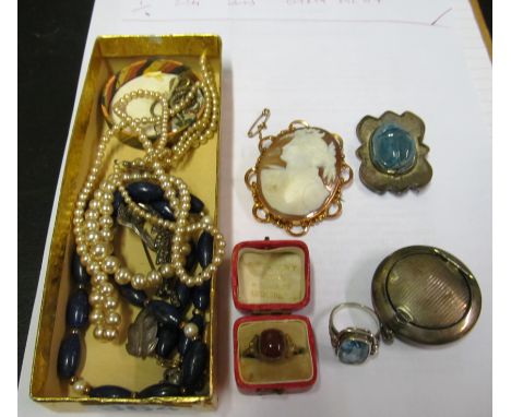A cameo compact and other jewellery
