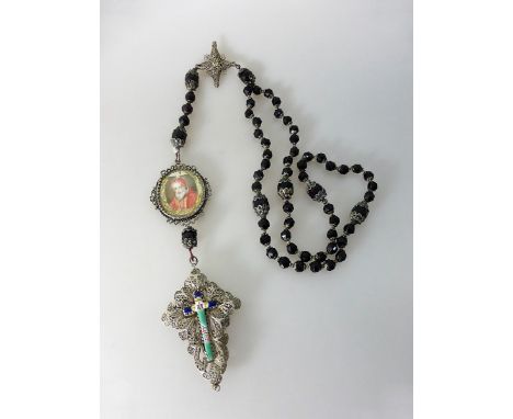   Musealer Rosenkranz, 18.Jh., facettierte rote Glaskugeln mit Silberfiligran Kreuz,  Musealer Rosenkranz, 18.Jh., facettiert