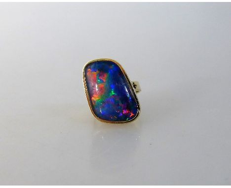    Opalring, Gelbgold 585, Opal (23mm x 14mm), RG 17,7, 10,4g.          