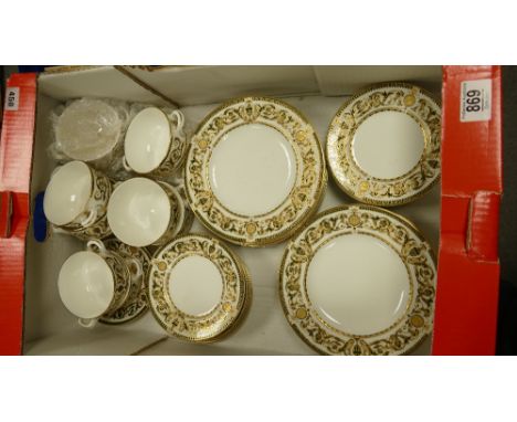 Royal Worcester Windsor Patterned Dinner Ware to include: Soup Bowls, Side Plates etc (47 pieces)