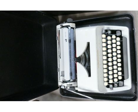 Cased Vintage Manual Typewriter: