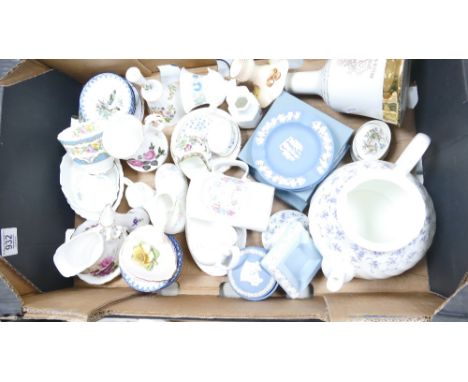 A mixed collection of items to include: Wedgwood Jasper Ware, Wedgwood Windrush Teapot, sealed Bells whiskey Decanter etc 